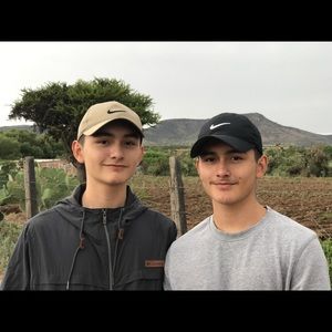 Meet your Posher, Javier